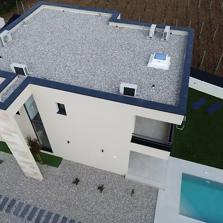 Blue Horizon With Heated Pool 4br And Skylight Villa Kaštela