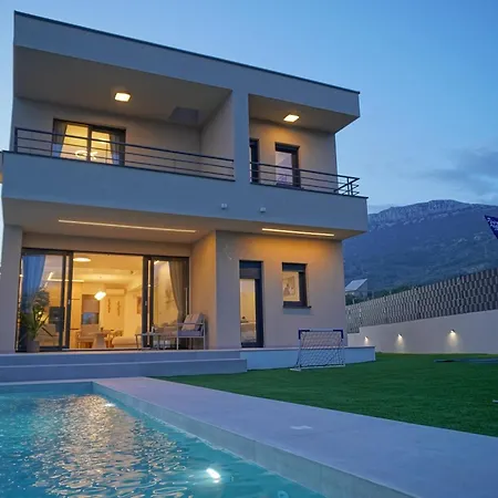 Villa Blue Horizon With Heated Pool 4br And Skylight