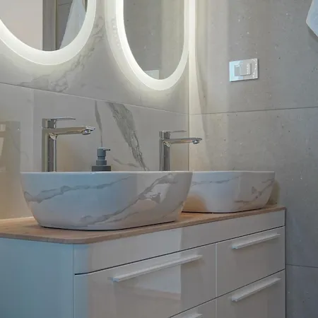 Blue Horizon With Heated Pool 4br And Skylight * Kaštela