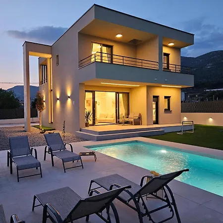 Blue Horizon With Heated Pool 4br And Skylight Villa Kaštela