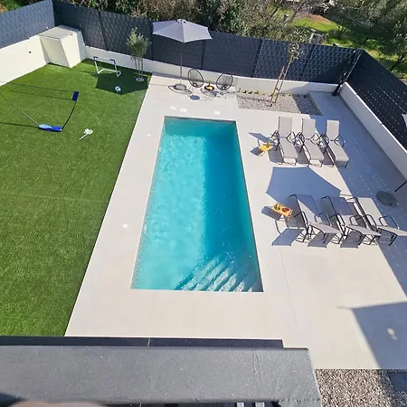 Blue Horizon With Heated Pool 4br And Skylight Kaštela