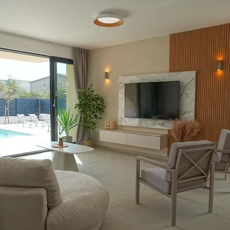 Вілла Blue Horizon With Heated Pool 4br And Skylight Каштела