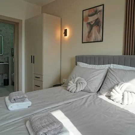 Blue Horizon With Heated Pool 4br And Skylight *