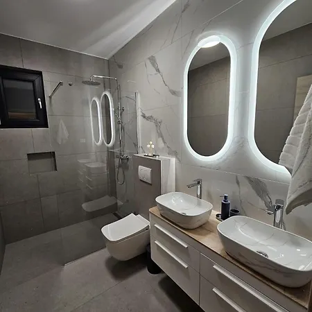 Blue Horizon With Heated Pool 4br And Skylight * Kaštela