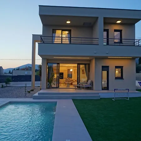 Вілла Blue Horizon With Heated Pool 4br And Skylight Каштела