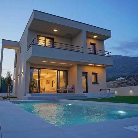 Blue Horizon With Heated Pool 4br And Skylight