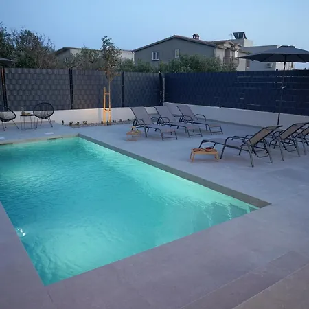 Вілла Blue Horizon With Heated Pool 4br And Skylight Каштела
