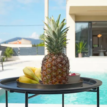 Blue Horizon With Heated Pool 4br And Skylight