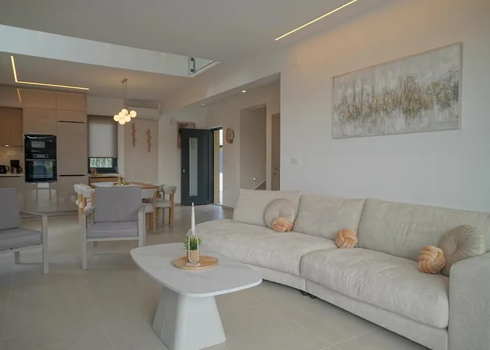New Blue Horizon With Heated Pool *